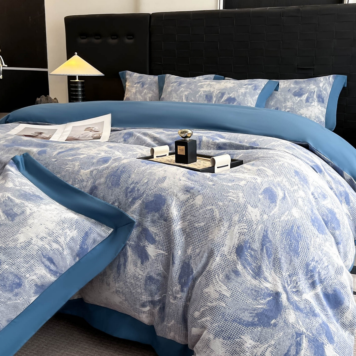 91家纺网 家纺一手货源 找家纺 博纳家纺 2025新款加厚纯棉色织提花撞色宽边四件套 涂鸦