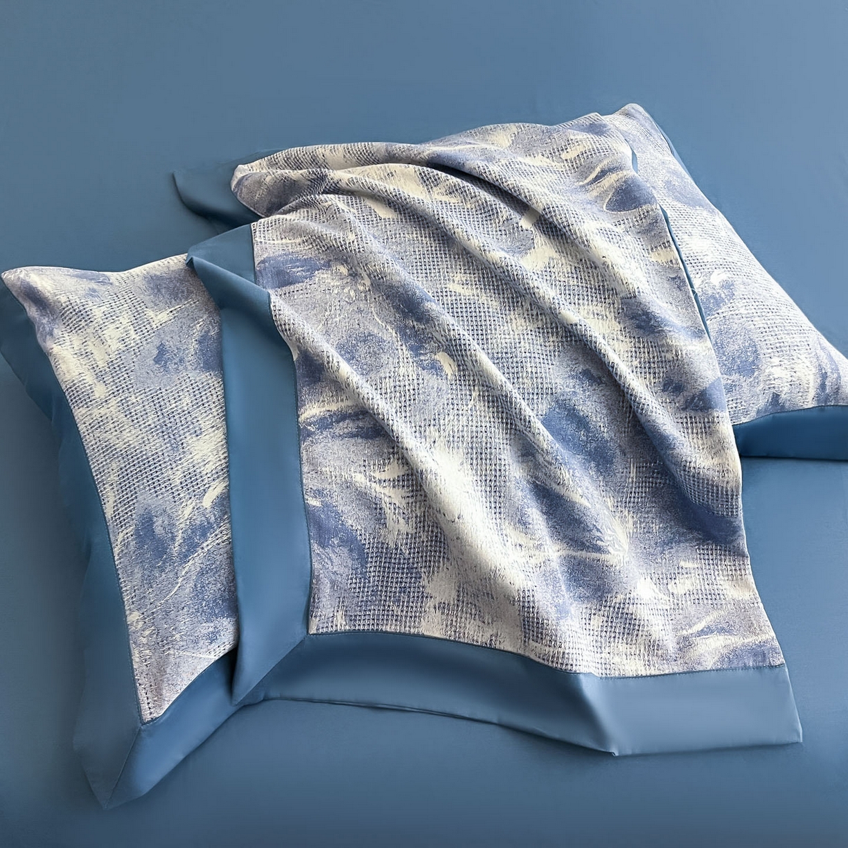 91家纺网 家纺一手货源 找家纺 博纳家纺 2025新款加厚纯棉色织提花撞色宽边四件套 涂鸦