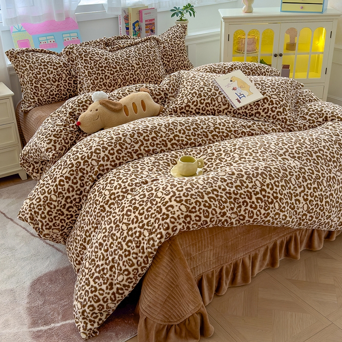 91家纺网 家纺一手货源 找家纺 （总）赫梵茜 2025新款亲肤舒适爆款•牛奶绒花边床盖款四件套