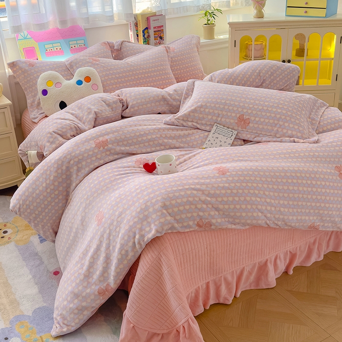 91家纺网 家纺一手货源 找家纺 （总）赫梵茜 2025新款亲肤舒适爆款•牛奶绒花边床盖款四件套