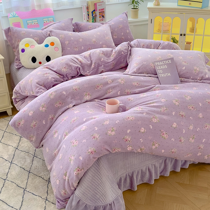 91家纺网 家纺一手货源 找家纺 （总）赫梵茜 2025新款亲肤舒适爆款•牛奶绒花边床盖款四件套