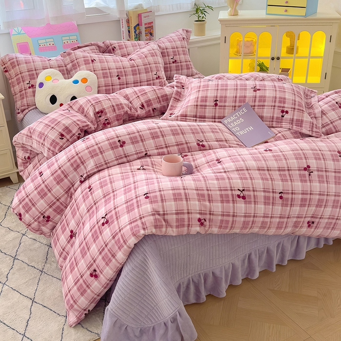 91家纺网 家纺一手货源 找家纺 （总）赫梵茜 2025新款亲肤舒适爆款•牛奶绒花边床盖款四件套