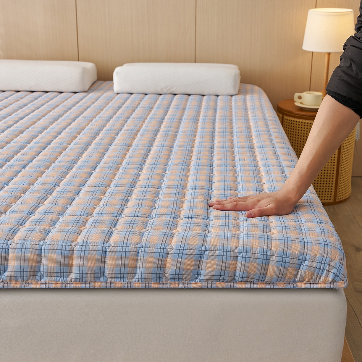 91家纺网 家纺一手货源 找家纺 缦吉 2025新款A类格调新疆棉花床垫 格调蓝