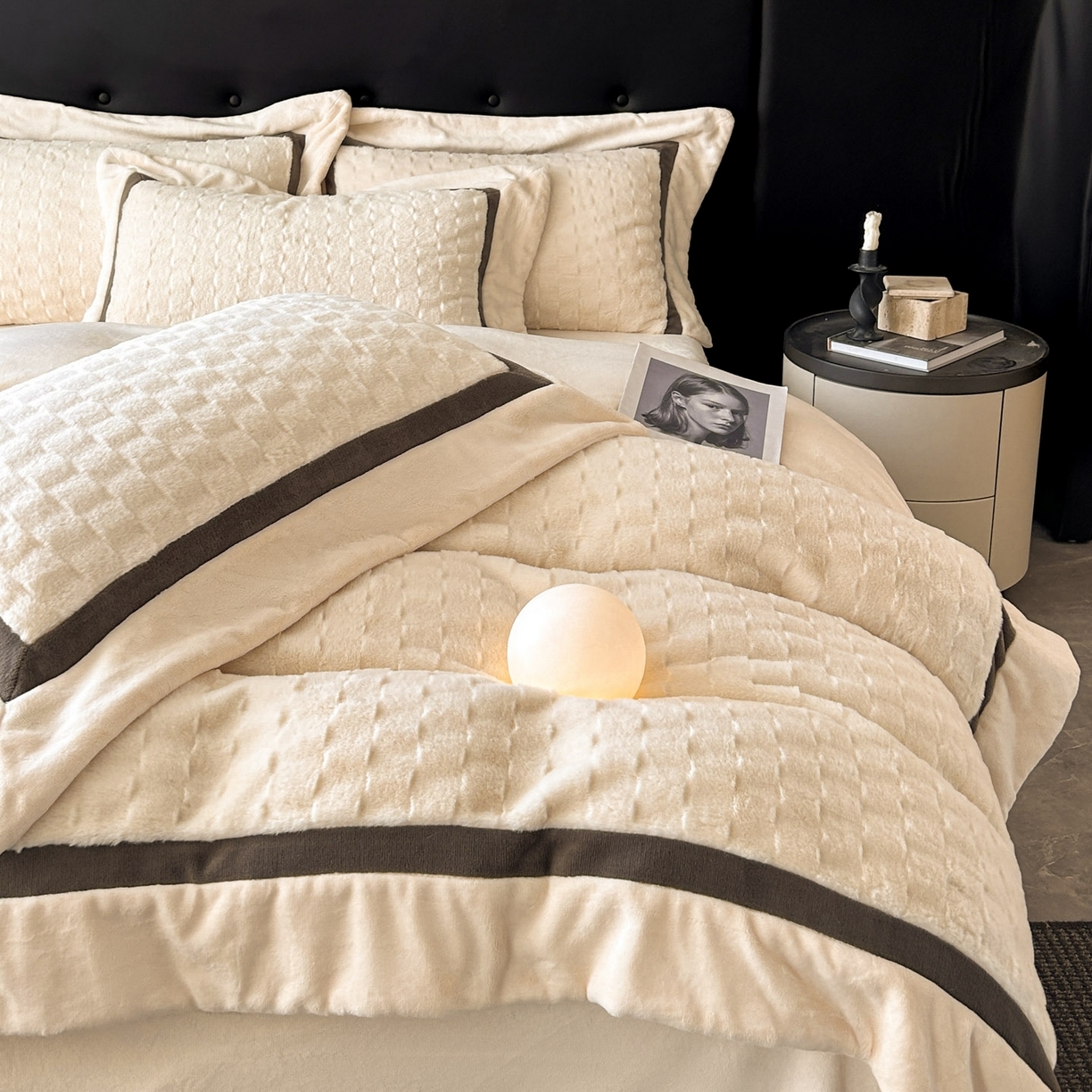 91家纺网 家纺一手货源 找家纺 （总）佳品居 2025新款11斤重加厚兔毛绒轻奢摩卡系列牛奶绒双拼角四件套