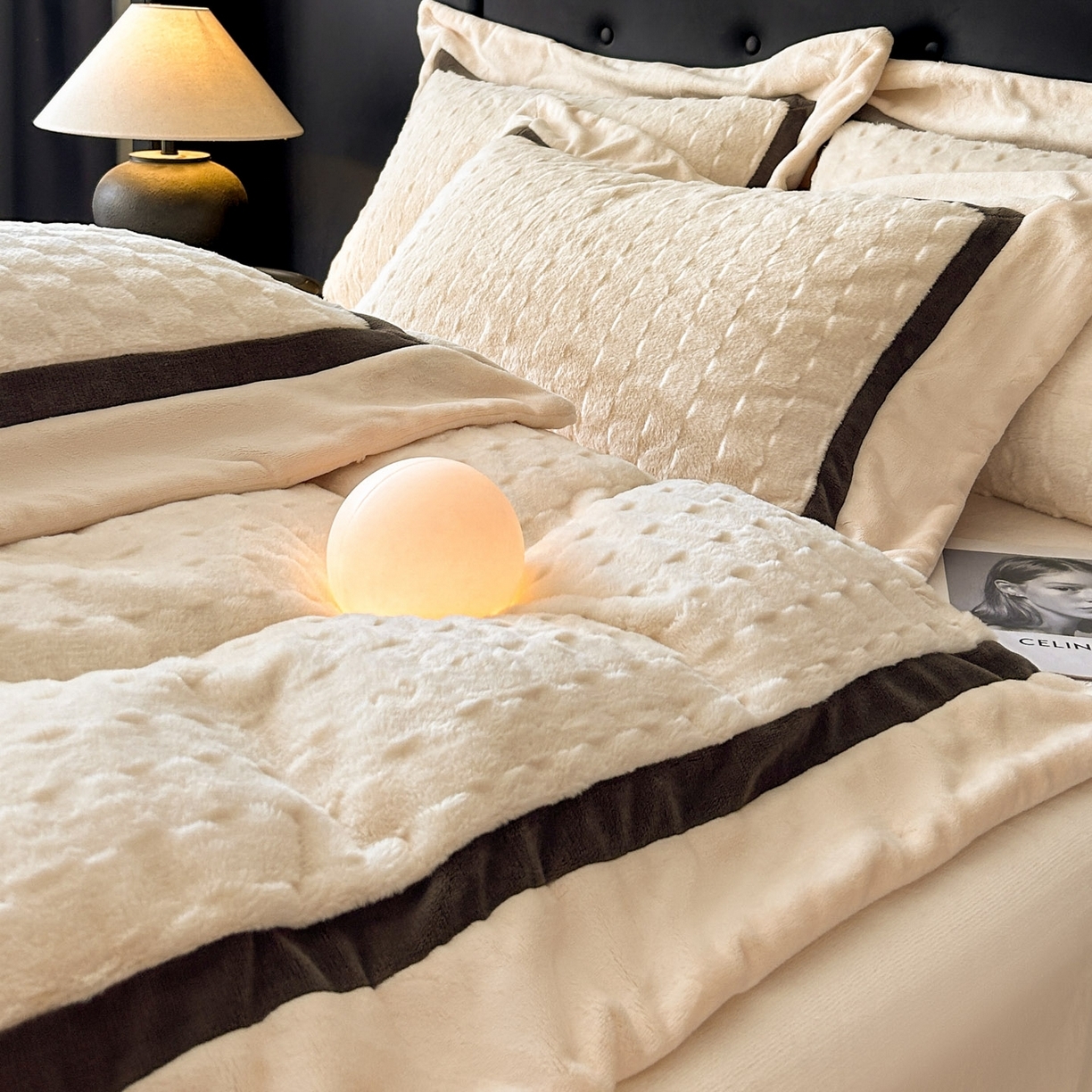 91家纺网 家纺一手货源 找家纺 （总）佳品居 2025新款11斤重加厚兔毛绒轻奢摩卡系列牛奶绒双拼角四件套