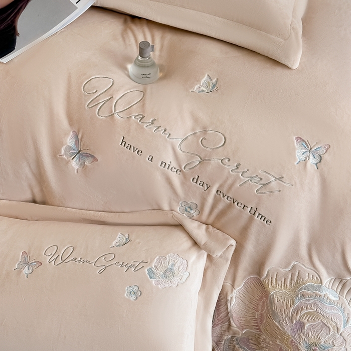 91家纺网 家纺一手货源 找家纺 锦铭源家纺 2025新款75D全消光超柔樱花绒绣花四件套牛奶绒四件套【有买家秀】 花颜-咖