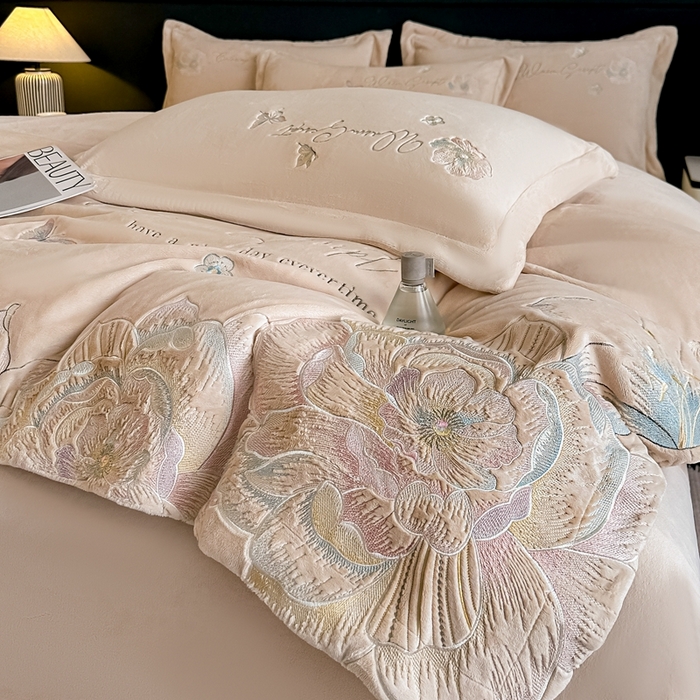 91家纺网 家纺一手货源 找家纺 锦铭源家纺 2025新款75D全消光超柔樱花绒绣花四件套牛奶绒四件套【有买家秀】 花颜-咖