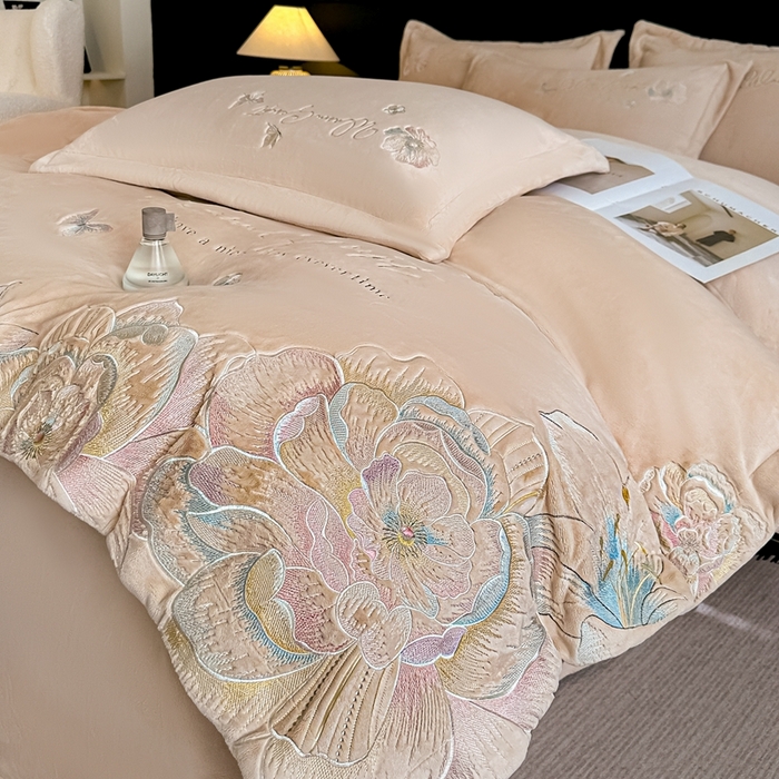 91家纺网 家纺一手货源 找家纺 锦铭源家纺 2025新款75D全消光超柔樱花绒绣花四件套牛奶绒四件套【有买家秀】 花颜-咖