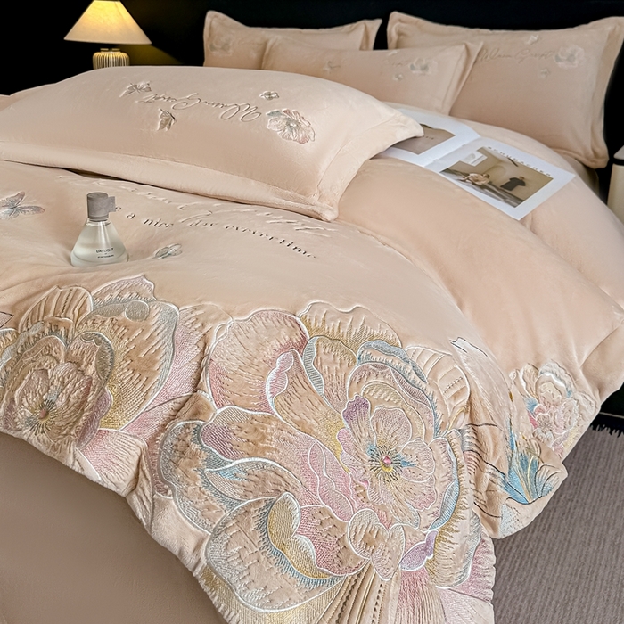 91家纺网 家纺一手货源 找家纺 锦铭源家纺 2025新款75D全消光超柔樱花绒绣花四件套牛奶绒四件套【有买家秀】 花颜-咖