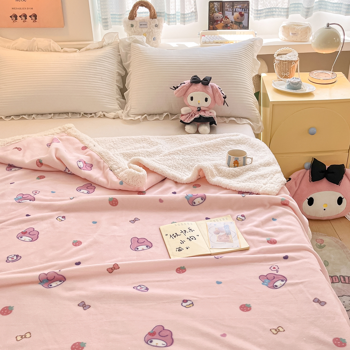 91家纺网 家纺一手货源 找家纺 桃子家居 2025新款A类三丽鸥正版授权少女可爱卡通加厚牛奶绒羊羔绒毛毯多功能四季毛毯 绒毛毯-MT三丽鸥草莓美乐蒂