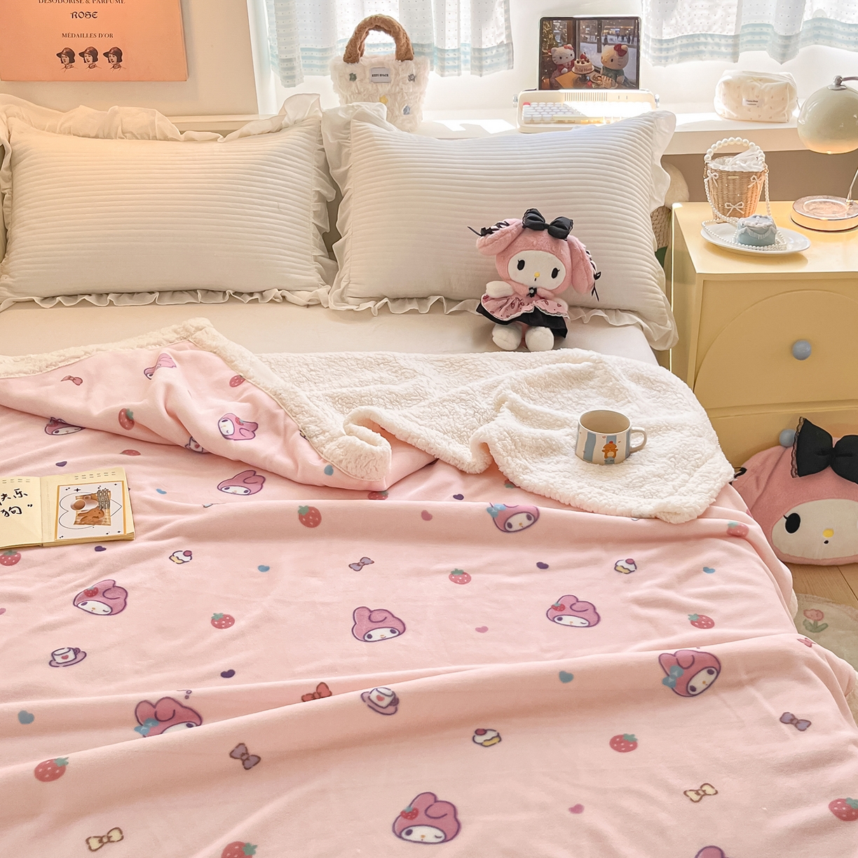 91家纺网 家纺一手货源 找家纺 桃子家居 2025新款A类三丽鸥正版授权少女可爱卡通加厚牛奶绒羊羔绒毛毯多功能四季毛毯 绒毛毯-MT三丽鸥草莓美乐蒂