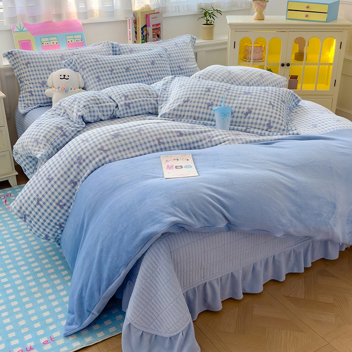 91家纺网 家纺一手货源 找家纺 （总）赫梵茜 2025新款亲肤舒适爆款•牛奶绒花边床盖款四件套