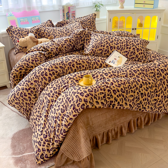 91家纺网 家纺一手货源 找家纺 （总）赫梵茜 2025新款亲肤舒适爆款•牛奶绒花边床盖款四件套