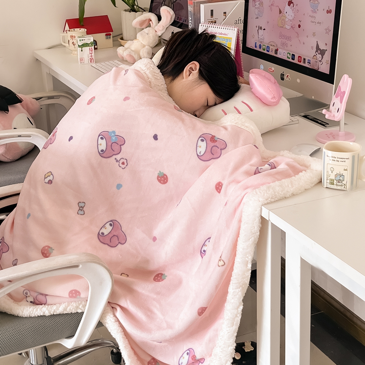 91家纺网 家纺一手货源 找家纺 桃子家居 2025新款A类三丽鸥正版授权少女可爱卡通加厚牛奶绒羊羔绒毛毯多功能四季毛毯 绒毛毯-MT三丽鸥草莓美乐蒂