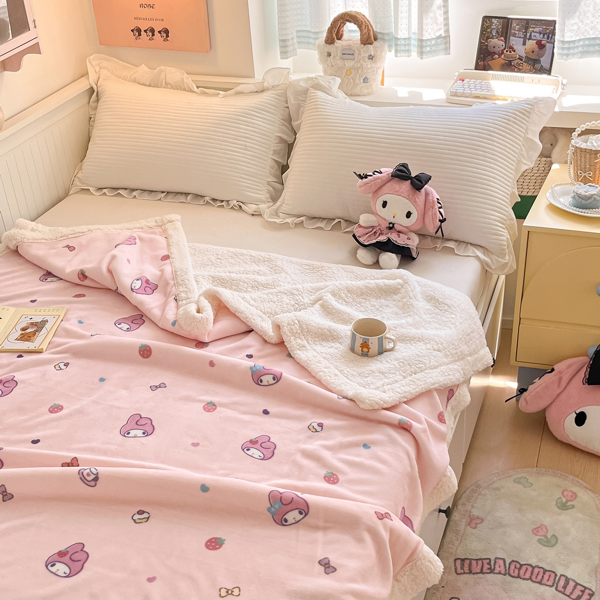 91家纺网 家纺一手货源 找家纺 桃子家居 2025新款A类三丽鸥正版授权少女可爱卡通加厚牛奶绒羊羔绒毛毯多功能四季毛毯 绒毛毯-MT三丽鸥草莓美乐蒂