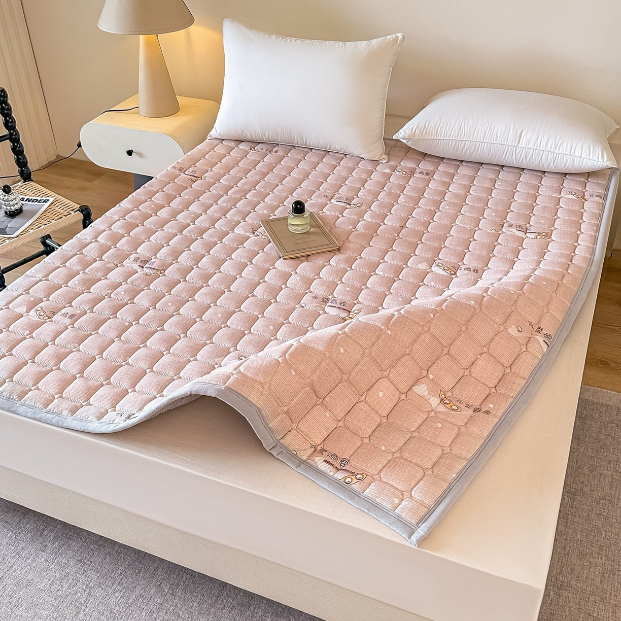 91家纺网 家纺一手货源 找家纺 手艺人家纺 2025新款新格子水洗棉夹棉炕盖垫子床垫床褥子 DH63