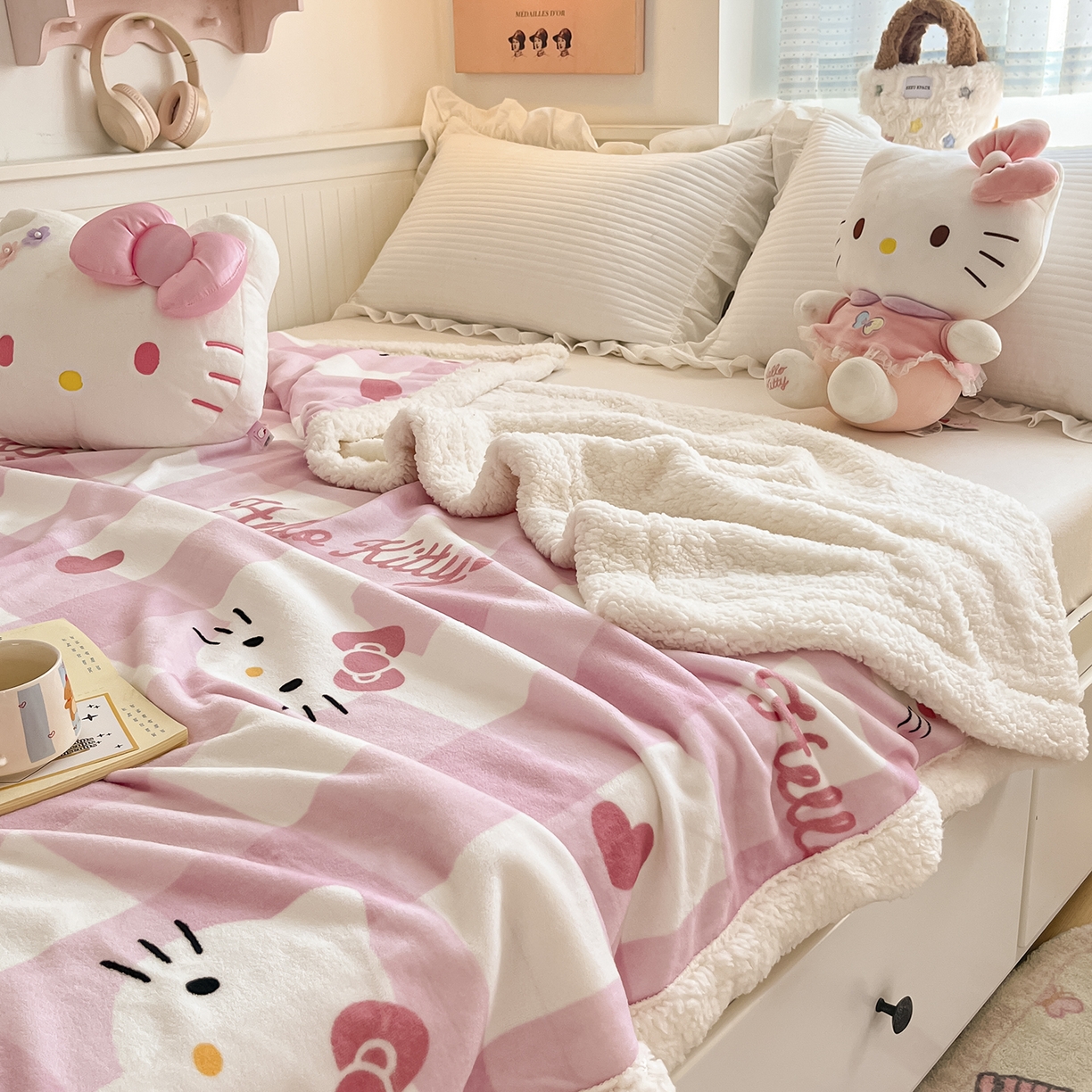 91家纺网 家纺一手货源 找家纺 桃子家居 2025新款A类三丽鸥正版授权少女可爱卡通加厚牛奶绒羊羔绒毛毯多功能四季毛毯 绒毛毯-MT三丽鸥粉格爱心KT