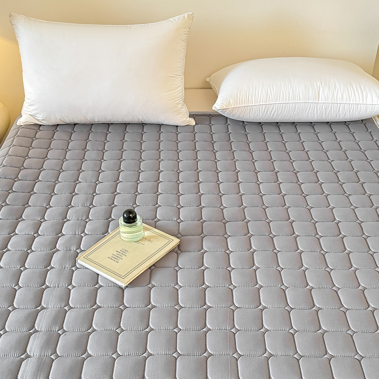 91家纺网 家纺一手货源 找家纺 手艺人家纺 2025新款新格子水洗棉夹棉炕盖垫子床垫床褥子 DH65