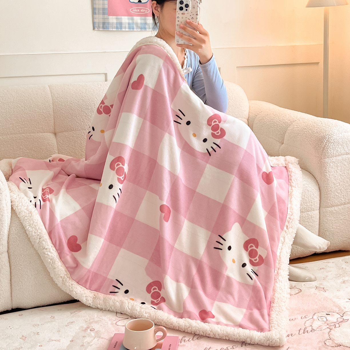 91家纺网 家纺一手货源 找家纺 桃子家居 2025新款A类三丽鸥正版授权少女可爱卡通加厚牛奶绒羊羔绒毛毯多功能四季毛毯 绒毛毯-MT三丽鸥粉格爱心KT