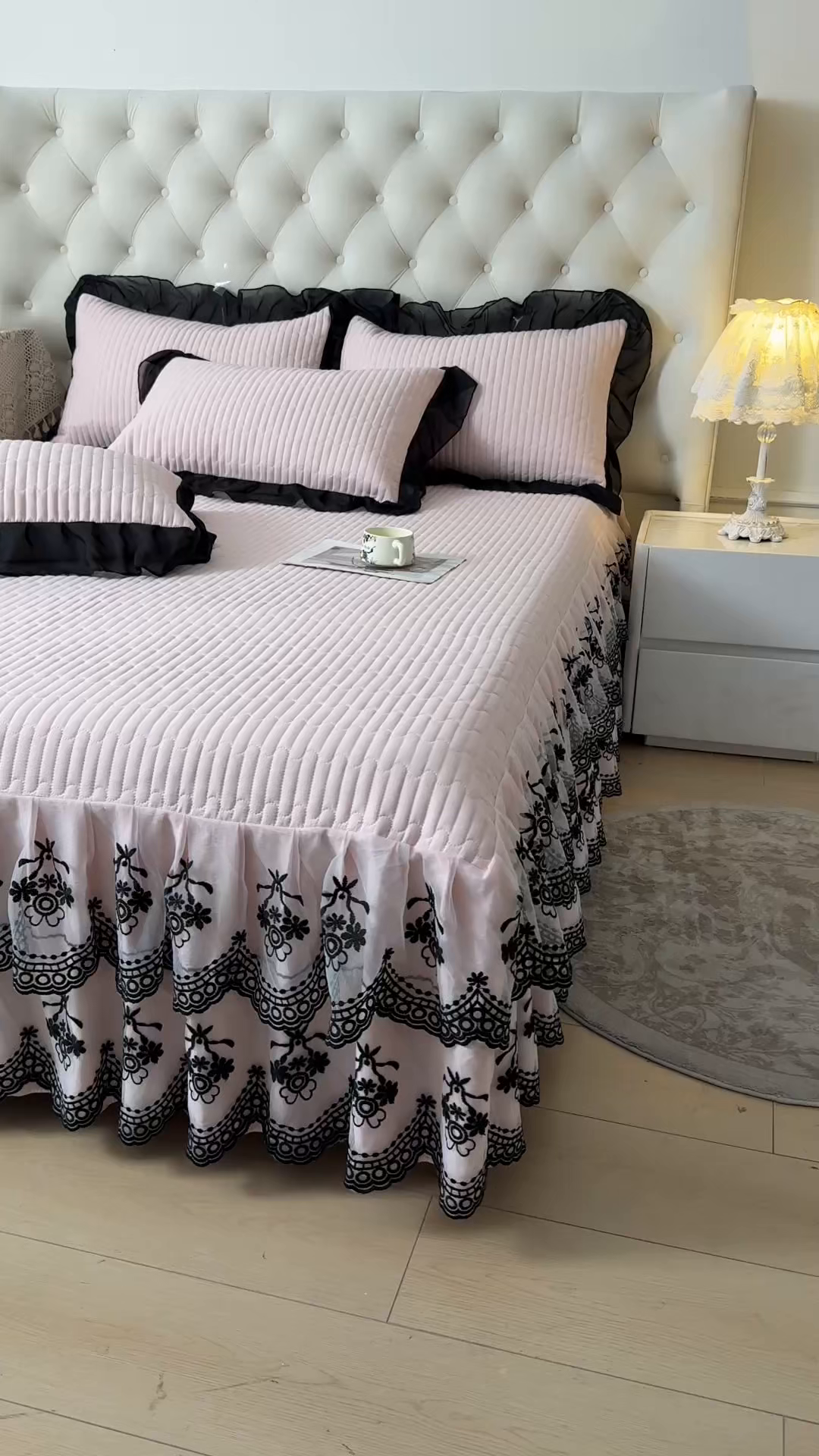 91家纺网 家纺一手货源 找家纺 鼎丰家纺 2025新款皱皱纱双层花边夹棉床裙单床裙床裙单品-梦想系列 梦想-浅玉