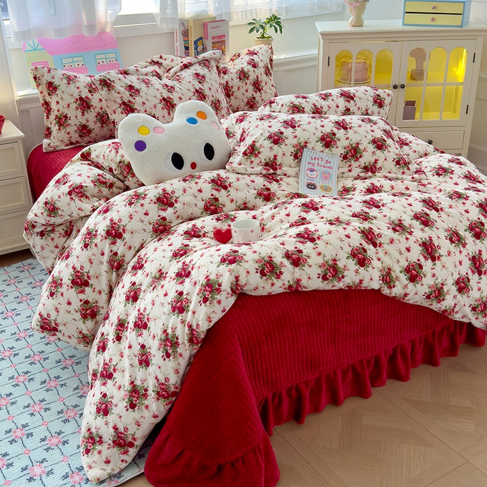 91家纺网 家纺一手货源 找家纺 （总）赫梵茜 2025新款亲肤舒适爆款•牛奶绒花边床盖款四件套