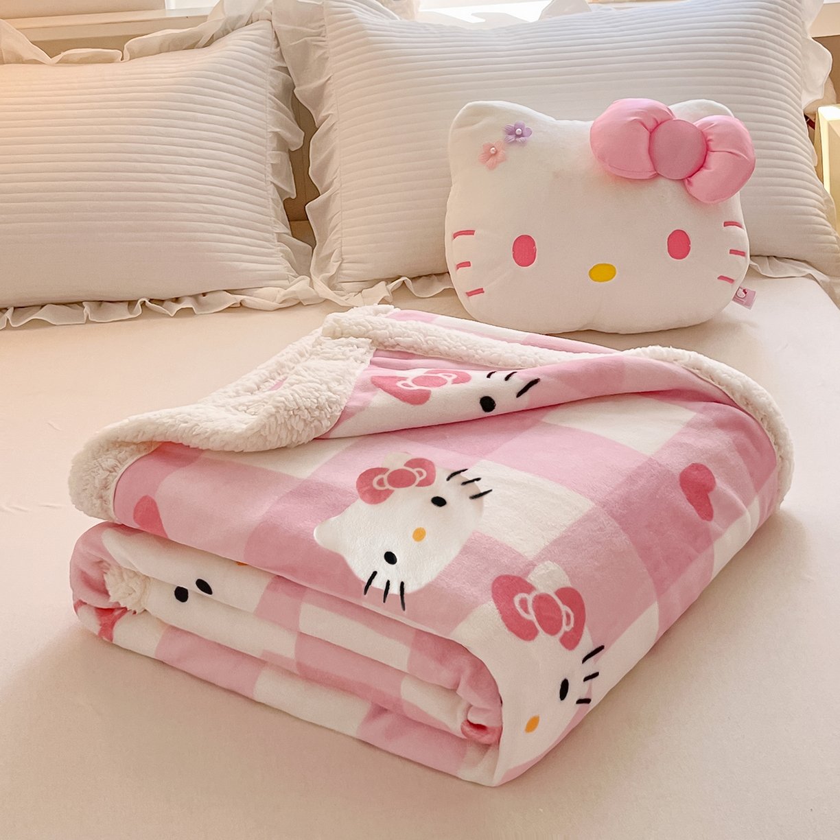 91家纺网 家纺一手货源 找家纺 桃子家居 2025新款A类三丽鸥正版授权少女可爱卡通加厚牛奶绒羊羔绒毛毯多功能四季毛毯 绒毛毯-MT三丽鸥粉格爱心KT