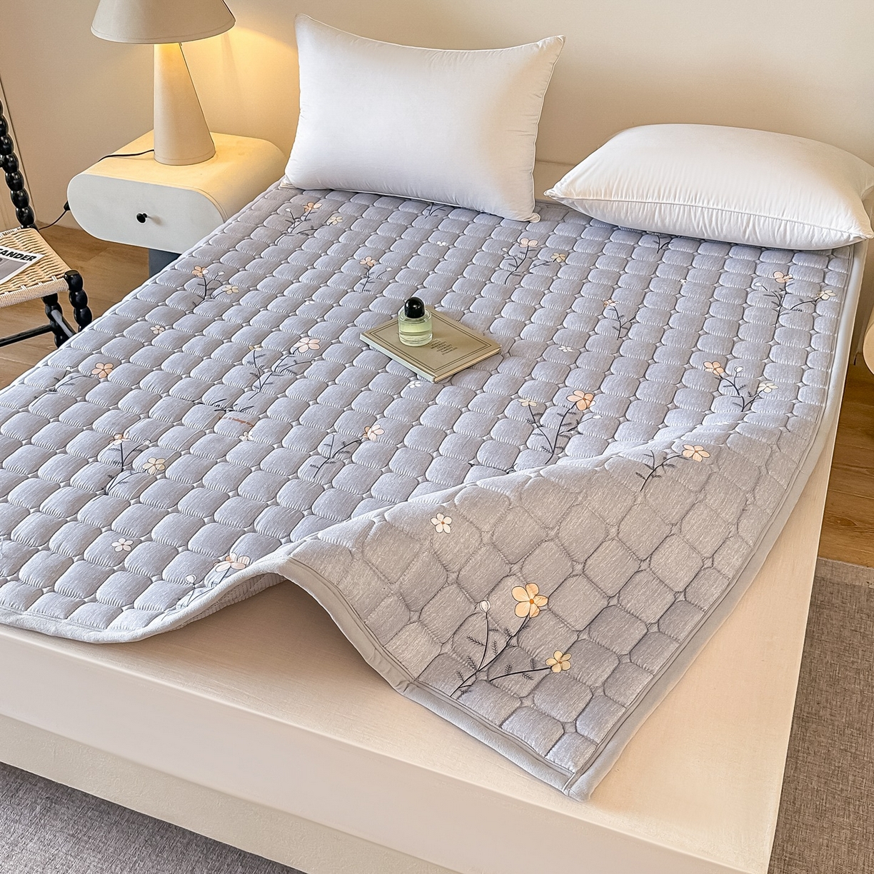 91家纺网 家纺一手货源 找家纺 手艺人家纺 2025新款新格子水洗棉夹棉炕盖垫子床垫床褥子 DH67