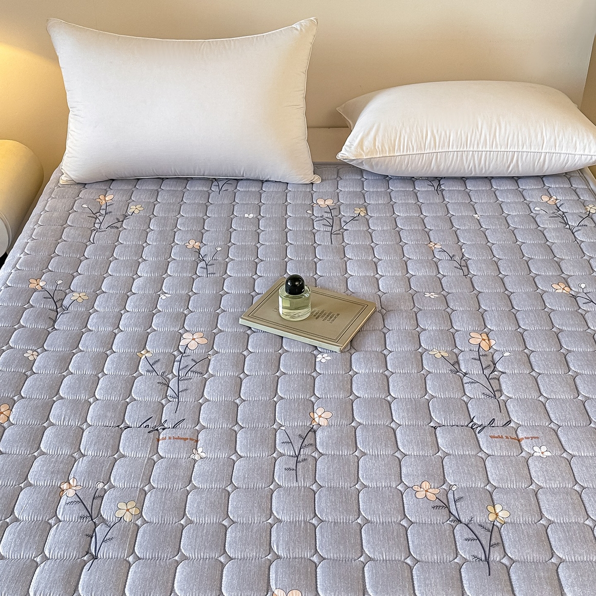 91家纺网 家纺一手货源 找家纺 手艺人家纺 2025新款新格子水洗棉夹棉炕盖垫子床垫床褥子 DH67