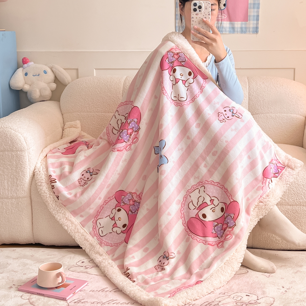 91家纺网 家纺一手货源 找家纺 桃子家居 2025新款A类三丽鸥正版授权少女可爱卡通加厚牛奶绒羊羔绒毛毯多功能四季毛毯 绒毛毯-MT三丽鸥粉条美乐蒂