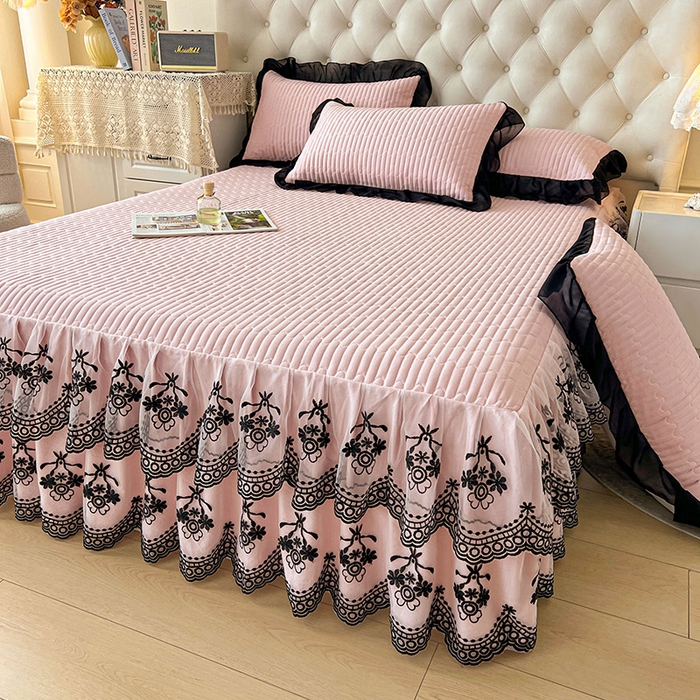 91家纺网 家纺一手货源 找家纺 鼎丰家纺 2025新款皱皱纱双层花边夹棉床裙单床裙床裙单品-梦想系列 梦想-樱花粉