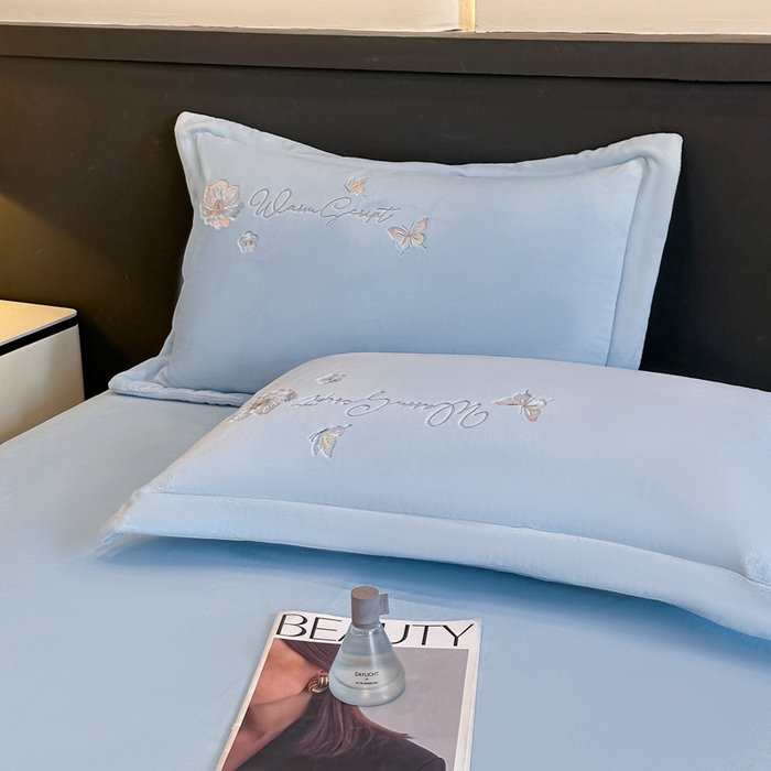 91家纺网 家纺一手货源 找家纺 锦铭源家纺 2025新款75D全消光超柔樱花绒绣花四件套牛奶绒四件套【有买家秀】 花颜-蓝