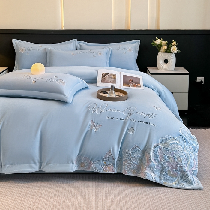 91家纺网 家纺一手货源 找家纺 锦铭源家纺 2025新款75D全消光超柔樱花绒绣花四件套牛奶绒四件套【有买家秀】 花颜-蓝