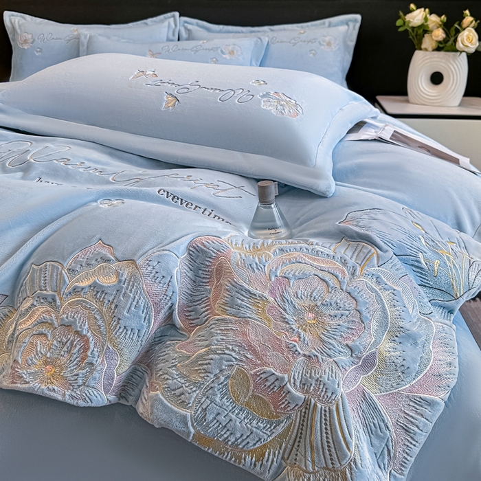 91家纺网 家纺一手货源 找家纺 锦铭源家纺 2025新款75D全消光超柔樱花绒绣花四件套牛奶绒四件套【有买家秀】 花颜-蓝