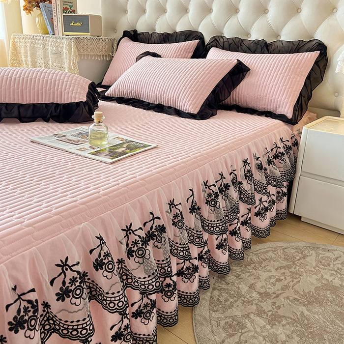 91家纺网 家纺一手货源 找家纺 鼎丰家纺 2025新款皱皱纱双层花边夹棉床裙单床裙床裙单品-梦想系列 梦想-樱花粉