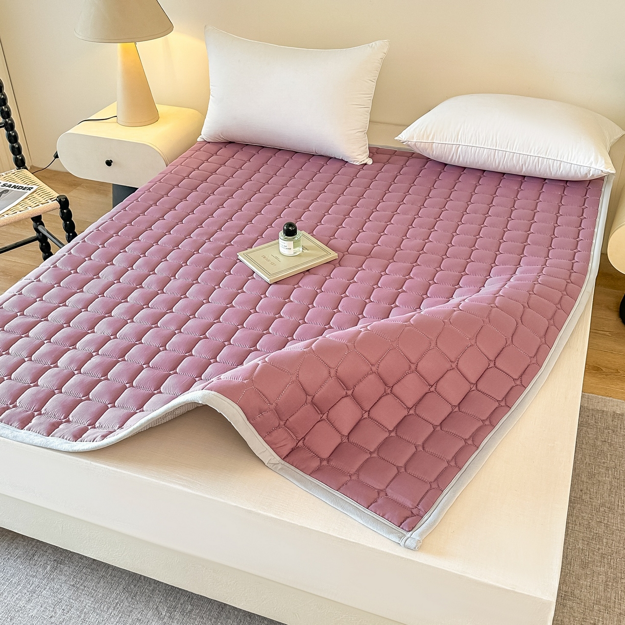 91家纺网 家纺一手货源 找家纺 手艺人家纺 2025新款新格子水洗棉夹棉炕盖垫子床垫床褥子 DH68