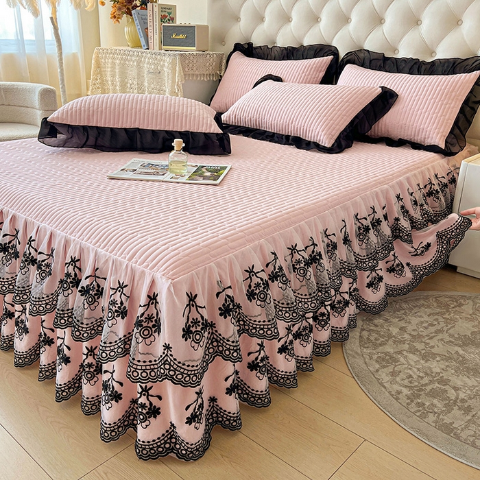 91家纺网 家纺一手货源 找家纺 鼎丰家纺 2025新款皱皱纱双层花边夹棉床裙单床裙床裙单品-梦想系列 梦想-樱花粉