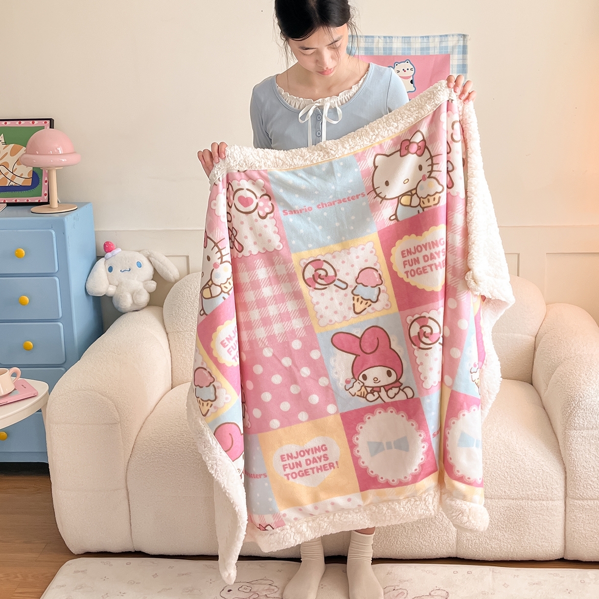 91家纺网 家纺一手货源 找家纺 桃子家居 2025新款A类三丽鸥正版授权少女可爱卡通加厚牛奶绒羊羔绒毛毯多功能四季毛毯 绒毛毯-MT三丽鸥糖果甜心