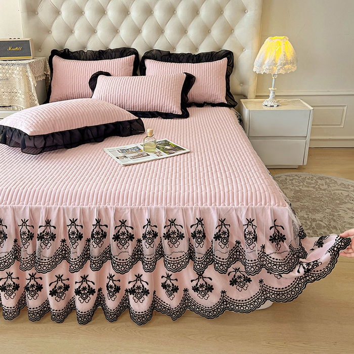 91家纺网 家纺一手货源 找家纺 鼎丰家纺 2025新款皱皱纱双层花边夹棉床裙单床裙床裙单品-梦想系列 梦想-樱花粉