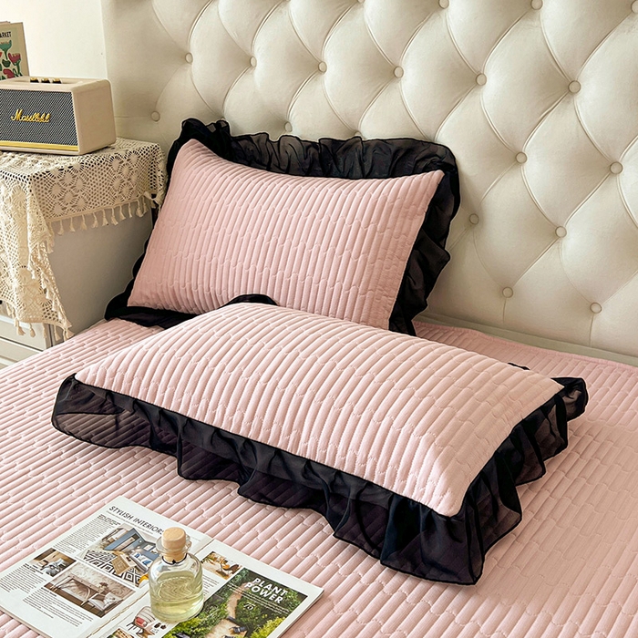 91家纺网 家纺一手货源 找家纺 鼎丰家纺 2025新款皱皱纱双层花边夹棉床裙单床裙床裙单品-梦想系列 梦想-樱花粉