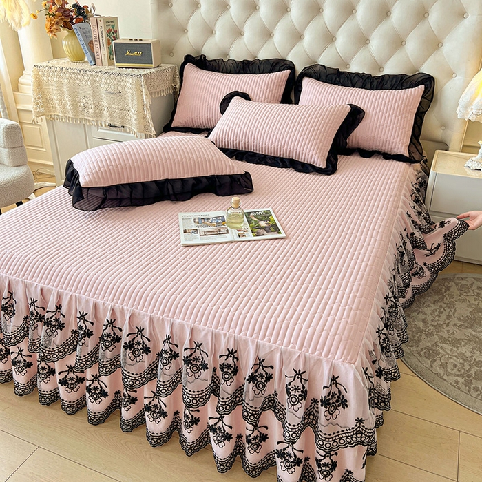 91家纺网 家纺一手货源 找家纺 鼎丰家纺 2025新款皱皱纱双层花边夹棉床裙单床裙床裙单品-梦想系列 梦想-樱花粉