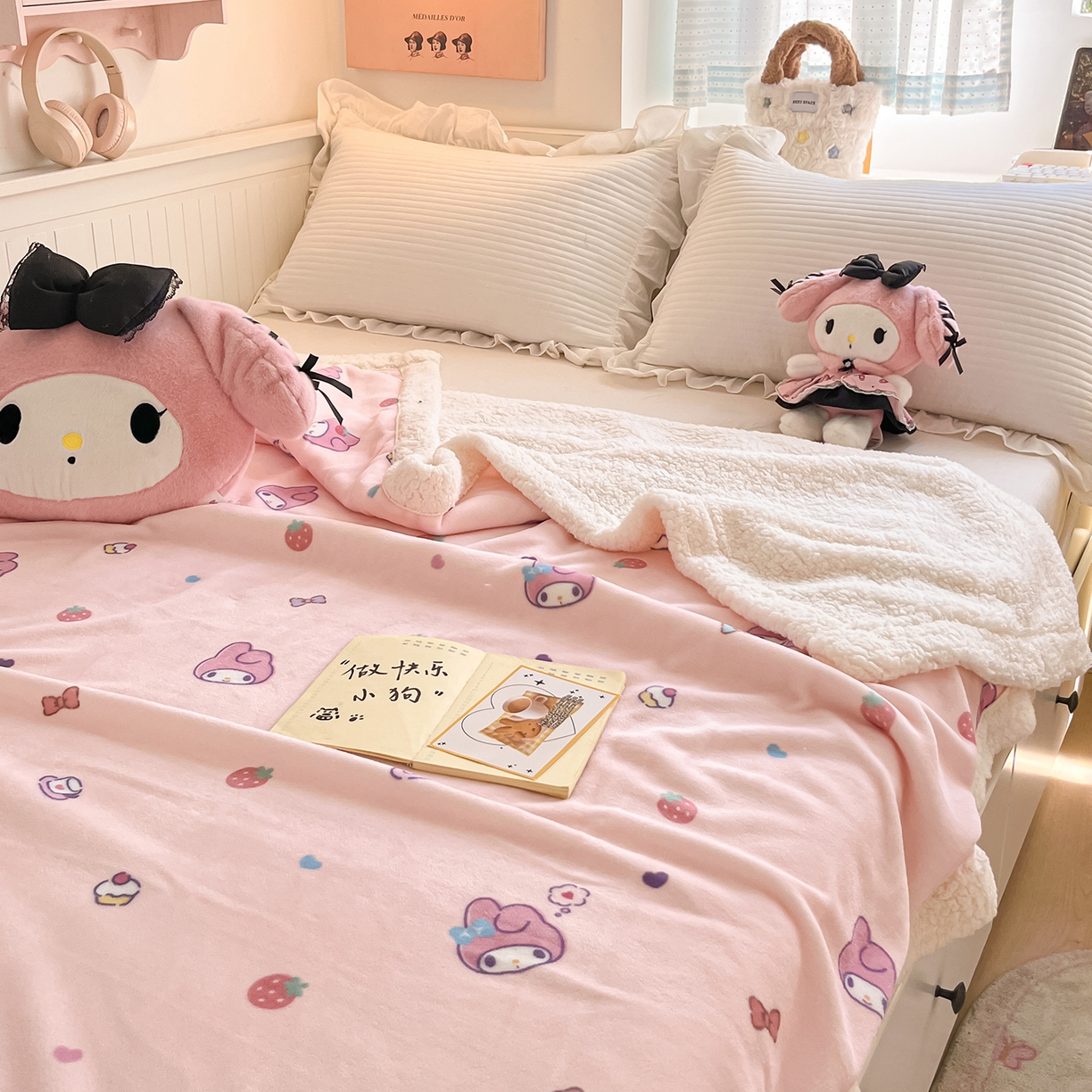 91家纺网 家纺一手货源 找家纺 桃子家居 2025新款A类三丽鸥正版授权少女可爱卡通加厚牛奶绒羊羔绒毛毯多功能四季毛毯 绒毛毯-MT三丽鸥草莓美乐蒂
