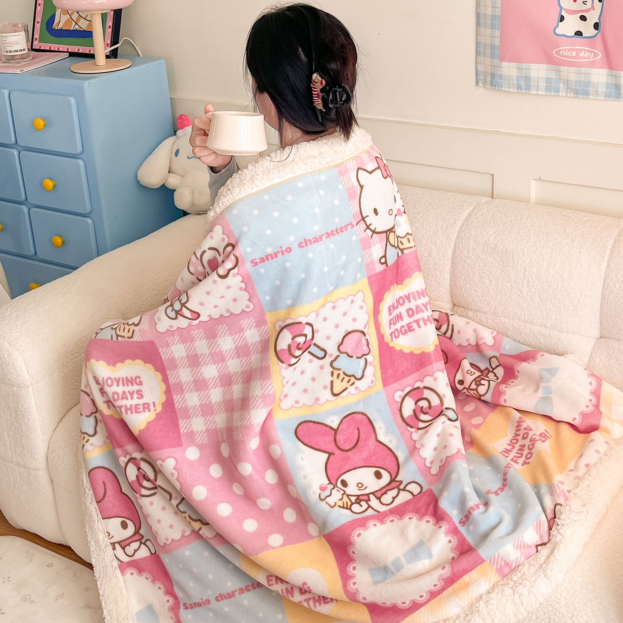 91家纺网 家纺一手货源 找家纺 桃子家居 2025新款A类三丽鸥正版授权少女可爱卡通加厚牛奶绒羊羔绒毛毯多功能四季毛毯 绒毛毯-MT三丽鸥糖果甜心