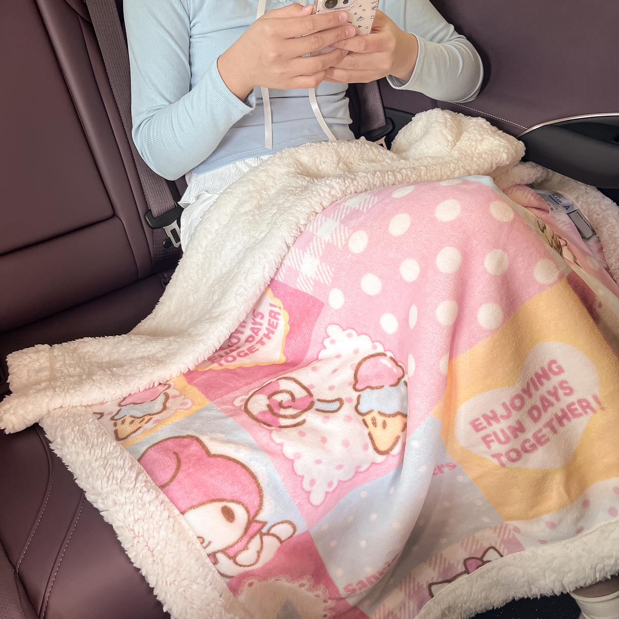 91家纺网 家纺一手货源 找家纺 桃子家居 2025新款A类三丽鸥正版授权少女可爱卡通加厚牛奶绒羊羔绒毛毯多功能四季毛毯 绒毛毯-MT三丽鸥糖果甜心