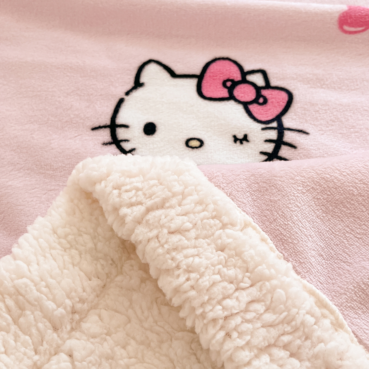 91家纺网 家纺一手货源 找家纺 桃子家居 2025新款A类三丽鸥正版授权少女可爱卡通加厚牛奶绒羊羔绒毛毯多功能四季毛毯 绒毛毯-MT三丽鸥甜筒KT粉