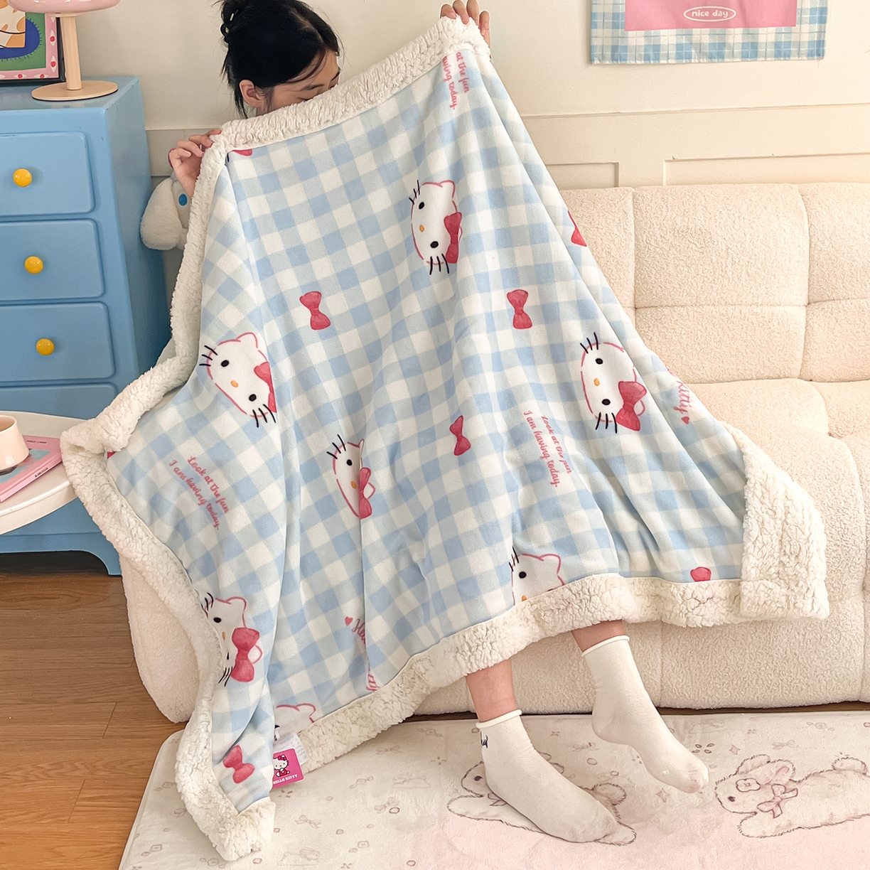 91家纺网 家纺一手货源 找家纺 桃子家居 2025新款A类三丽鸥正版授权少女可爱卡通加厚牛奶绒羊羔绒毛毯多功能四季毛毯 绒毛毯-MT三丽鸥宝贝KT