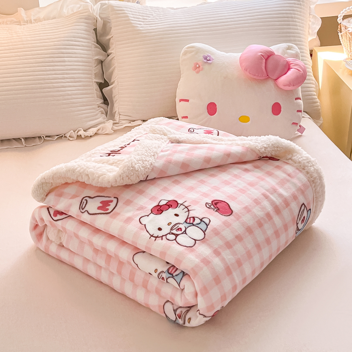 91家纺网 家纺一手货源 找家纺 桃子家居 2025新款A类三丽鸥正版授权少女可爱卡通加厚牛奶绒羊羔绒毛毯多功能四季毛毯 绒毛毯-MT三丽鸥粉格牛奶KT