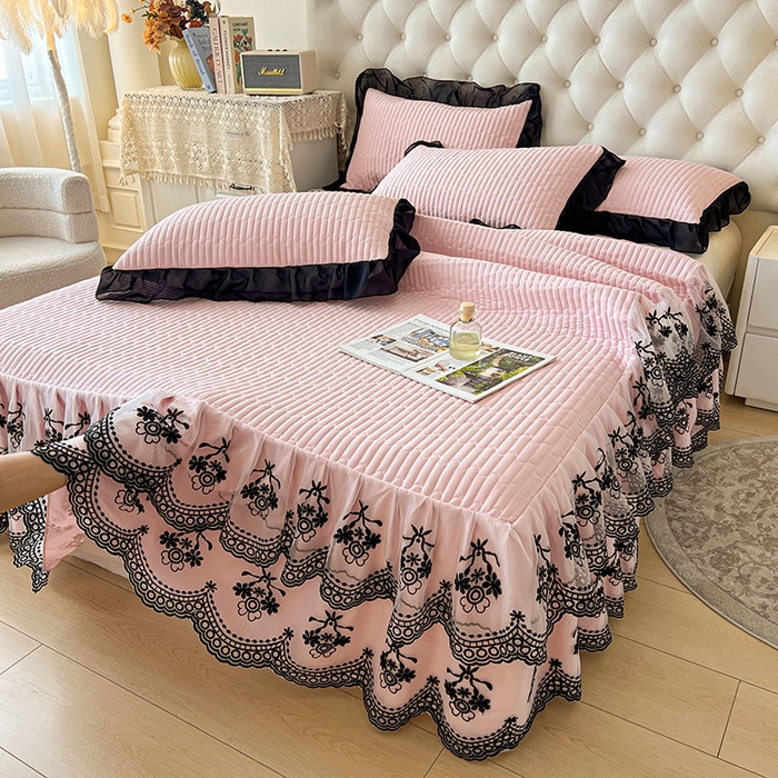 91家纺网 家纺一手货源 找家纺 鼎丰家纺 2025新款皱皱纱双层花边夹棉床裙单床裙床裙单品-梦想系列 梦想-樱花粉