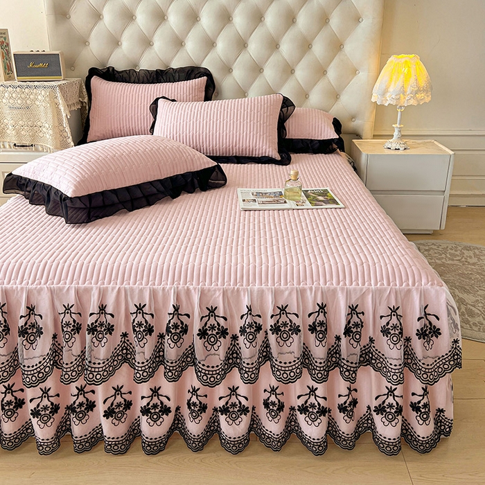 91家纺网 家纺一手货源 找家纺 鼎丰家纺 2025新款皱皱纱双层花边夹棉床裙单床裙床裙单品-梦想系列 梦想-樱花粉