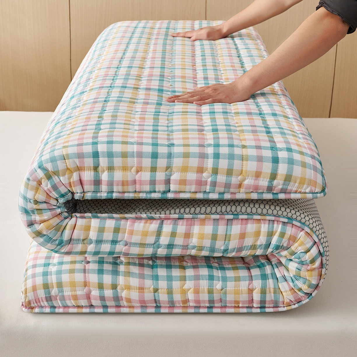 91家纺网 家纺一手货源 找家纺 缦吉 2025新款A类格调新疆棉花床垫 格调彩