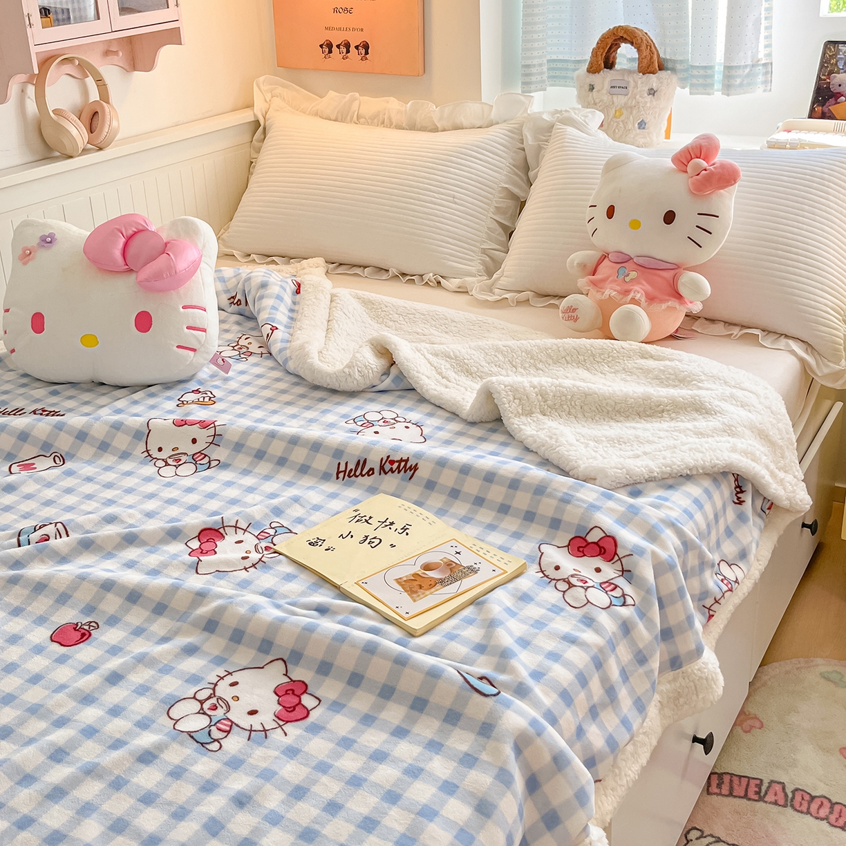 91家纺网 家纺一手货源 找家纺 桃子家居 2025新款A类三丽鸥正版授权少女可爱卡通加厚牛奶绒羊羔绒毛毯多功能四季毛毯 绒毛毯-MT三丽鸥蓝格牛奶KT